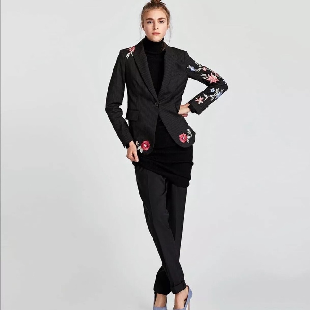 NWT Zara Woman Size Small Pinstripe Floral Blazer